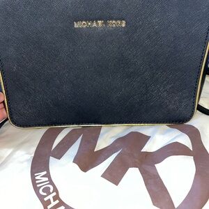 SOLD 👏✅MK crossbody gold trim bag